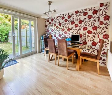 4 bedroom detached house to rent - Photo 5
