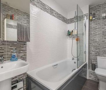 Berryfields, Aylesbury, HP18 - Photo 6