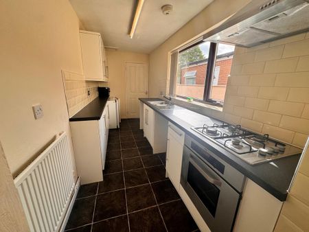 2 bedroom terraced house to rent - Photo 5