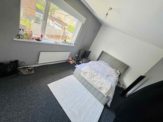 3 bedroom end of terrace house to rent - Photo 1