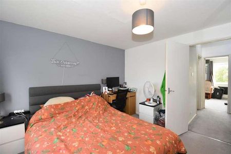 Cranbourne Close, Horley, RH6 - Photo 3