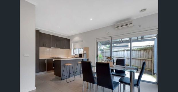 Generous Space: 3-Bedroom Unit for Comfortable Living - Photo 1