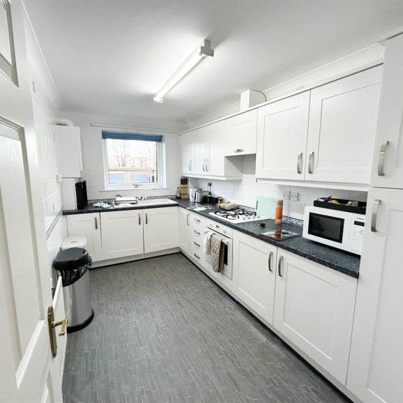 2 Bedroom Flat - Photo 1