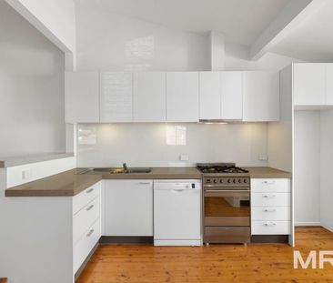 Charming Edwardian house in idyllic locale - Photo 2