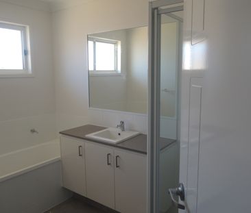 8 Sapphire Place, Pimpama QLD 4209 - House For Rent | Domain - Photo 6