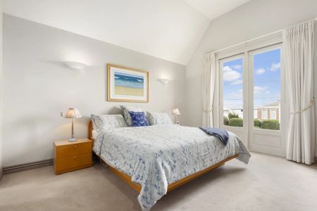 TIMELESS GRANDEUR IN BLUE-CHIP LOCALE - Photo 4