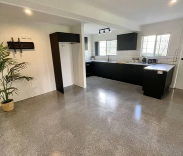 Beautiful Renovated Unit in Great Location - Photo 1