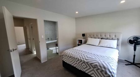 Fabulous Family Home - Photo 3