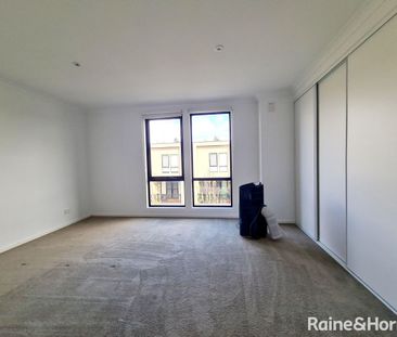 MODERN LIVING - Photo 4