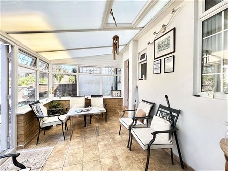 South Countess, London - Photo 4