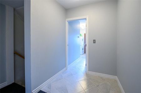 For Lease - 103 Macaulay Street Unit# Main Fl, Hamilton, Ontario - Photo 5