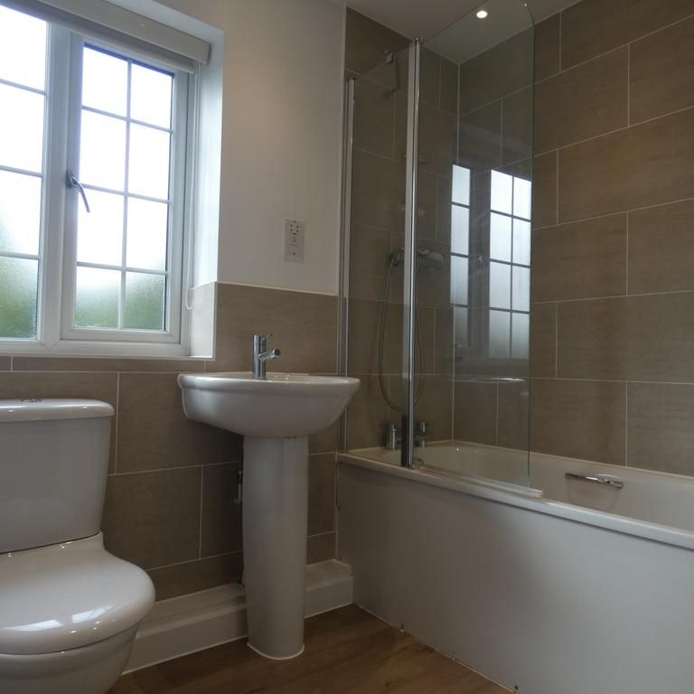 4 bedroom detached house to rent - Photo 1