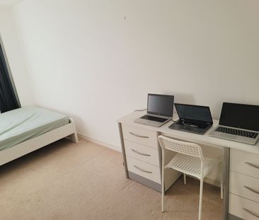 2 Bed Penthouse, Purley Way, CR0 - Photo 4