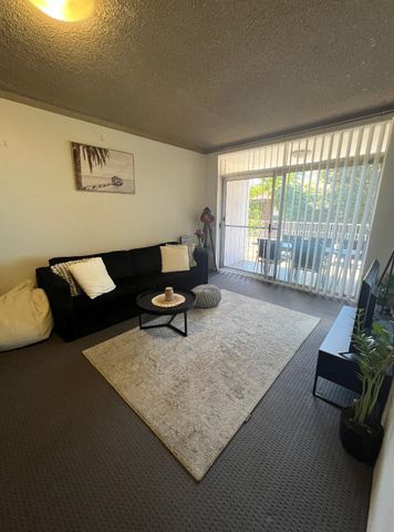 Kensington - Photo 3