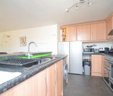 5 bedroom semi-detached house to rent - Photo 1