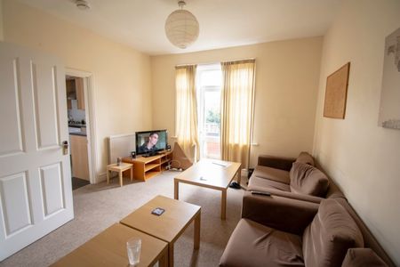 6 Bedroom Student House by Winton Rec - Photo 2