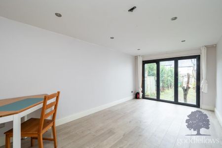 2 bedroom end of terrace house to rent - Photo 2