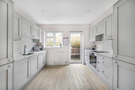 2 bedroom semi-detached house to rent - Photo 5