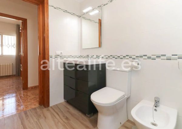 Casa o chalet de alquiler en Calle Londres, El Tossal - Bello Horizonte