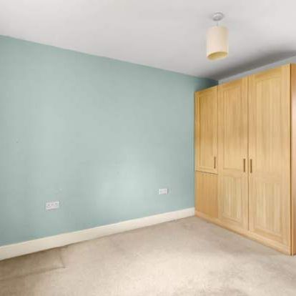 2 bedroom property to rent in Bracknell - Photo 1