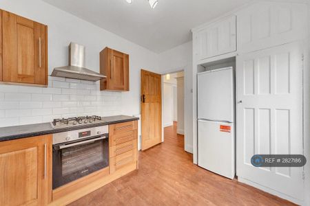 3 bedroom detached house to rent - Photo 4