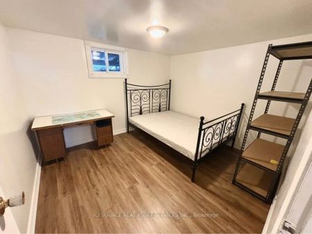 61 Christina Crescent #Basement - Photo 3