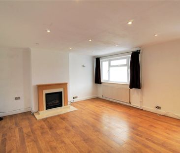 Cedar Avenue, Blackwater, Camberley, Hampshire, GU17 - Photo 2