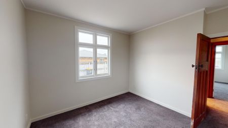 Roslyn - 3 Bedrooms - Photo 2