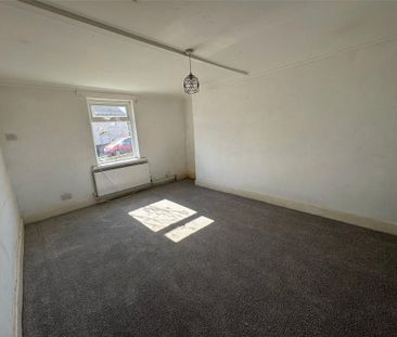 3 bedroom end of terrace house to rent - Photo 4