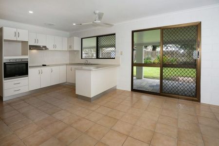 38 Marlynda Avenue, Cranbrook - Photo 2