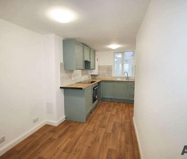 The Drive, Collier Row, RM5 - Photo 5