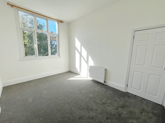 W5, Ealing - Photo 1