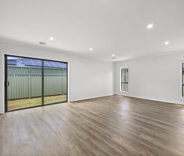 Stylish Miners Rest 4 Bedroom Home - Photo 6