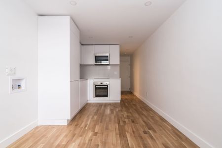 798 Richmond Street West - Photo 2