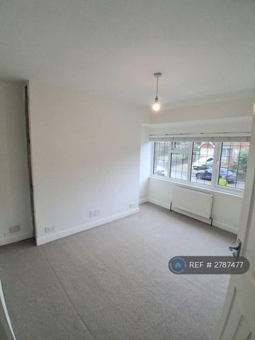 3 bedroom semi-detached house to rent - Photo 4