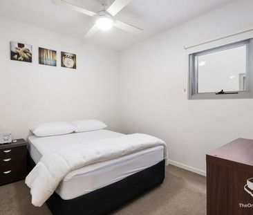 Break Lease Opportunity! UNFURNISHED Three Bedroom Apartment in Brisbane City - Photo 4