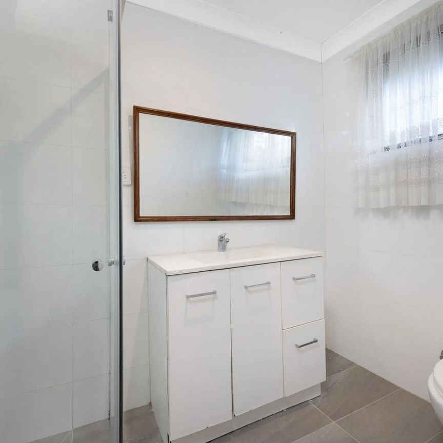 Three Bedroom Family Home - INCLUDES WATER USAGE - Photo 1