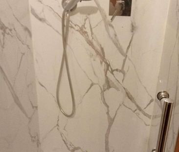 East Melbourne - Photo 2