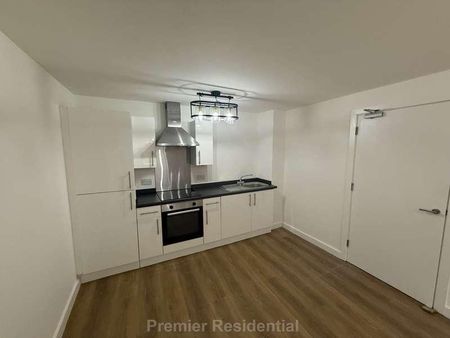 Stand Lane, Radcliffe, M26 - Photo 4