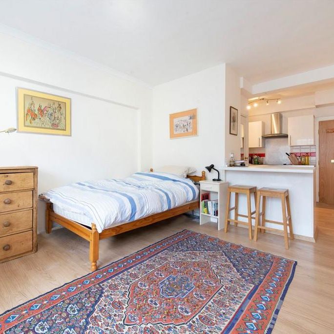 Studio to rent - Photo 1