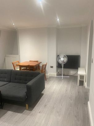 2 Bed Flat, Kensington Church Street, W8 - Photo 1