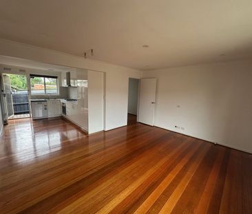 Contemporary Convenience with Privacy! - Photo 6