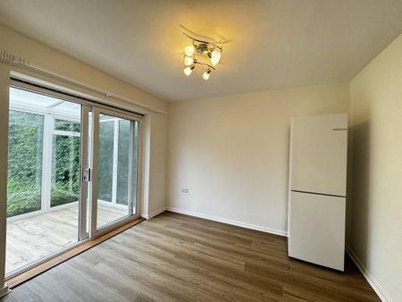 4 bedroom semi-detached house to rent - Photo 2