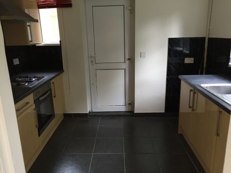 3 Bedroom Semi Detached To Rent in Wollaton - Photo 5