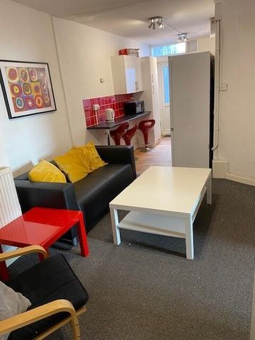 3 bedroom flat share to rent - Photo 4