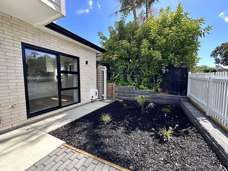 Shamrock Park, BRAND NEW 4bedrooms 2.5bathroom - Photo 5