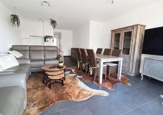 Fijn appartement met 2 slaapkamers, terras, inpandige grote garage en autostaanplaats - Foto 1
