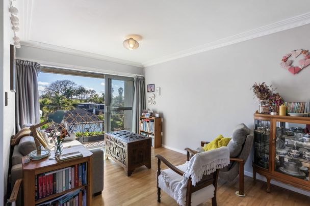 Beautiful Morningside Apartment-Light-Filled Top-Floor One Bedroom Apartment in Prime Location - Photo 1