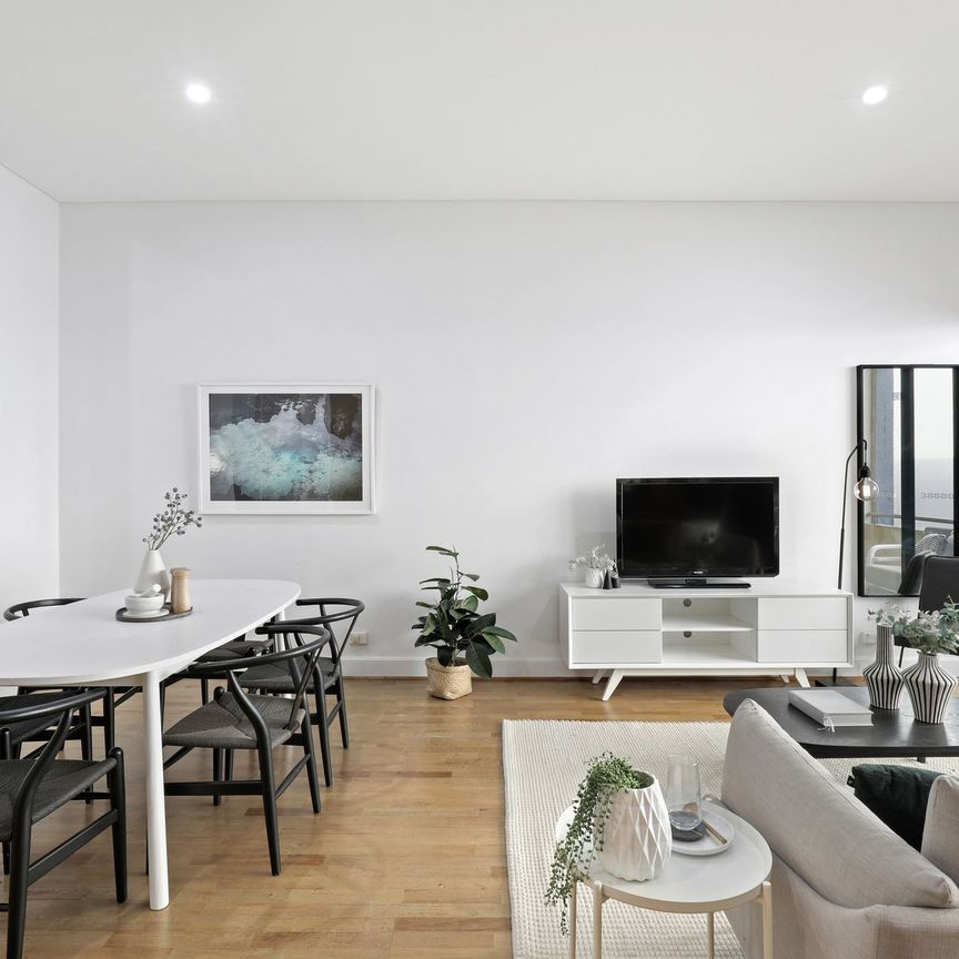 Perfectly Located, Light & Bright One Bedroom Apartment - Photo 1