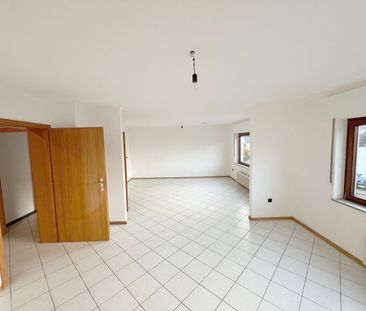 Reinsfeld: Attraktive Maisonette-Wohnung mit zwei Bädern, Balkon, K... - Photo 2